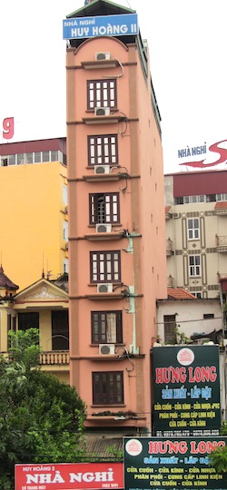 Tall and thin houses in Hanoi – to beat the tax on the width frontage