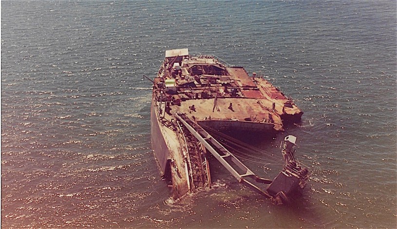 Pix of the wrecked New Carissa near Coos Bay, Oregon